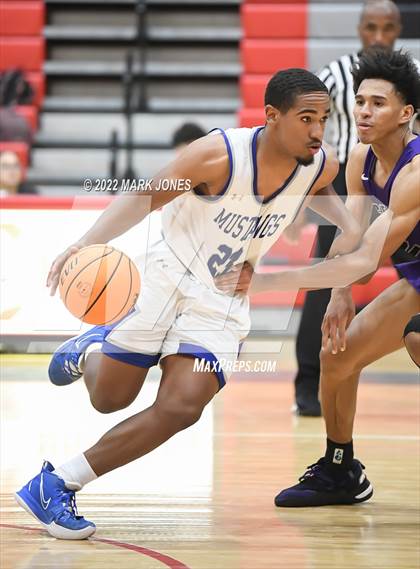 Thumbnail 1 in Cesar Chavez vs. Dobson (Phoenix Union High Classic) photogallery.