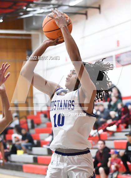 Thumbnail 1 in Cesar Chavez vs. Dobson (Phoenix Union High Classic) photogallery.