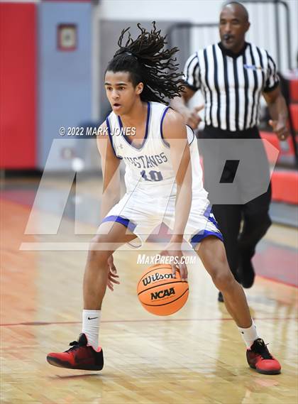 Thumbnail 3 in Cesar Chavez vs. Dobson (Phoenix Union High Classic) photogallery.