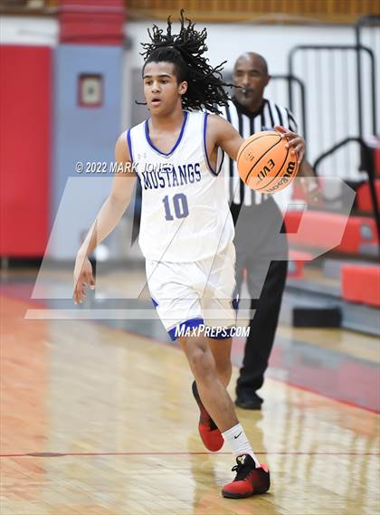 Thumbnail 2 in Cesar Chavez vs. Dobson (Phoenix Union High Classic) photogallery.