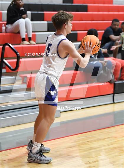 Thumbnail 3 in Cesar Chavez vs. Dobson (Phoenix Union High Classic) photogallery.