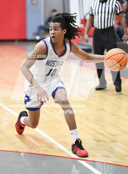 Thumbnail 2 in Cesar Chavez vs. Dobson (Phoenix Union High Classic) photogallery.