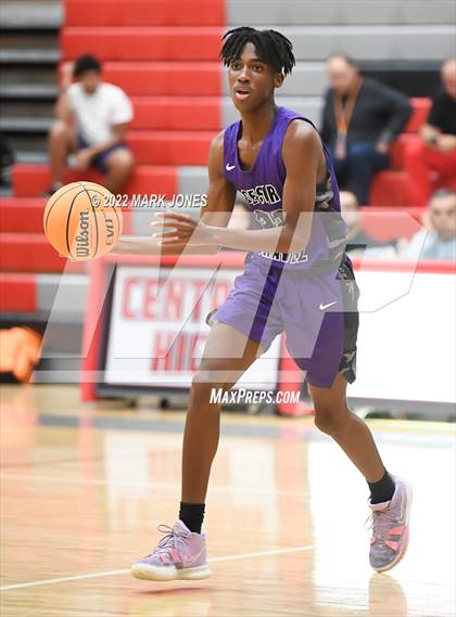 Thumbnail 3 in Cesar Chavez vs. Dobson (Phoenix Union High Classic) photogallery.