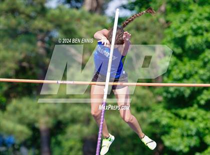 Thumbnail 1 in GIAA 2A Finals (Pole Vault) photogallery.