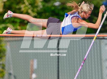 Thumbnail 2 in GIAA 2A Finals (Pole Vault) photogallery.