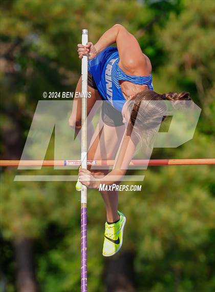 Thumbnail 1 in GIAA 2A Finals (Pole Vault) photogallery.