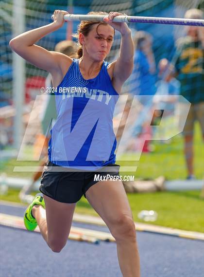 Thumbnail 1 in GIAA 2A Finals (Pole Vault) photogallery.