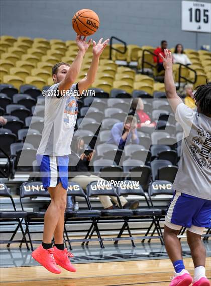 Thumbnail 1 in Pinecrest vs. St. Pauls (2023 Robeson County Shootout) photogallery.