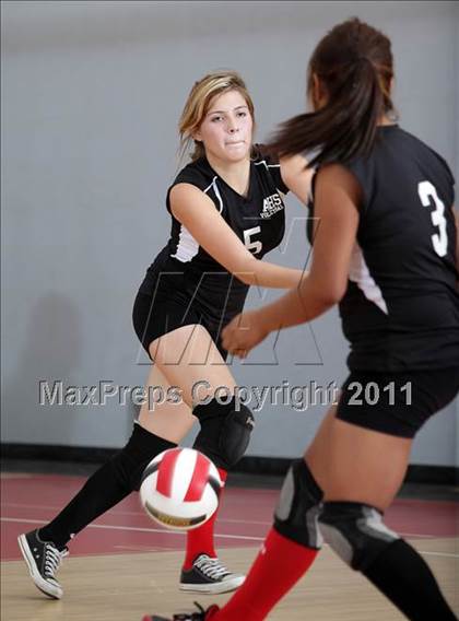 Thumbnail 2 in Arleta @ Verdugo Hills photogallery.