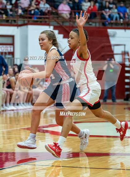 Thumbnail 2 in Bedford North Lawrence vs. Lawrence North (IHSAA 4A Semi-state Championship) photogallery.