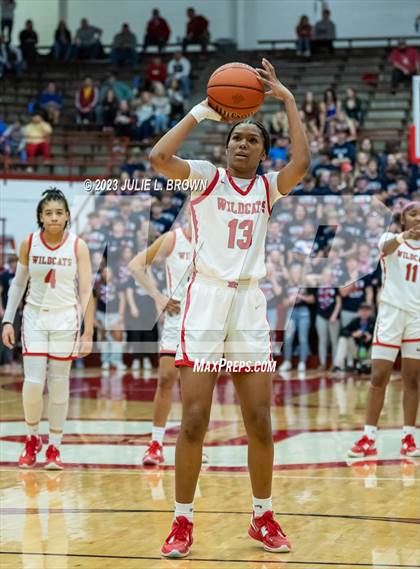 Thumbnail 1 in Bedford North Lawrence vs. Lawrence North (IHSAA 4A Semi-state Championship) photogallery.