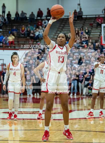 Thumbnail 2 in Bedford North Lawrence vs. Lawrence North (IHSAA 4A Semi-state Championship) photogallery.