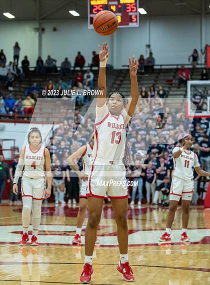 Thumbnail 3 in Bedford North Lawrence vs. Lawrence North (IHSAA 4A Semi-state Championship) photogallery.