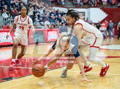 Thumbnail 2 in Bedford North Lawrence vs. Lawrence North (IHSAA 4A Semi-state Championship) photogallery.