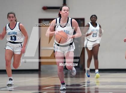 Thumbnail 3 in Village vs. Nolan Catholic (TAPPS 6A Regional Final) photogallery.