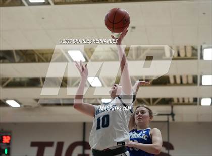 Thumbnail 1 in Village vs. Nolan Catholic (TAPPS 6A Regional Final) photogallery.