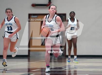 Thumbnail 1 in Village vs. Nolan Catholic (TAPPS 6A Regional Final) photogallery.