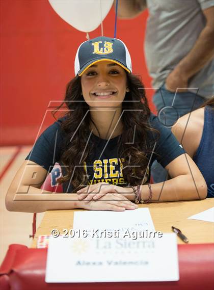 Thumbnail 2 in Heritage Signing Day Ceremony photogallery.