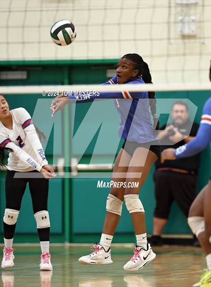 Thumbnail 2 in North Mecklenburg @ Myers Park (NCHSAA 4A Round 1) photogallery.