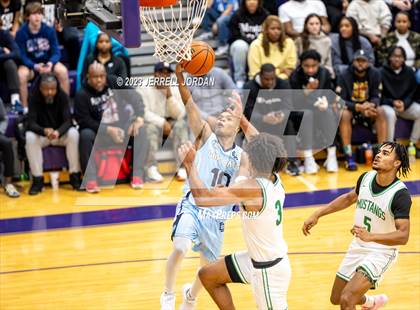 Thumbnail 3 in Millbrook vs Myers Park (John Wall Holiday Invitational) photogallery.