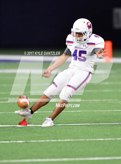 Thumbnail 1 in Graham vs. Pleasant Grove (UIL 4A Divison 2 Semifinal) photogallery.