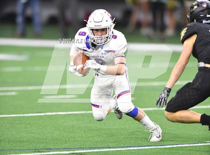 Thumbnail 1 in Graham vs. Pleasant Grove (UIL 4A Divison 2 Semifinal) photogallery.