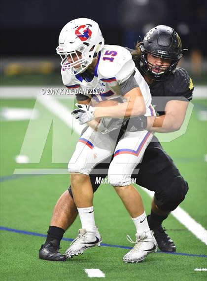 Thumbnail 2 in Graham vs. Pleasant Grove (UIL 4A Divison 2 Semifinal) photogallery.