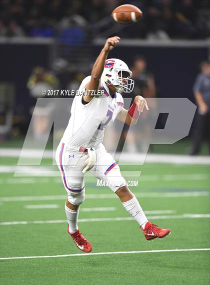 Thumbnail 1 in Graham vs. Pleasant Grove (UIL 4A Divison 2 Semifinal) photogallery.