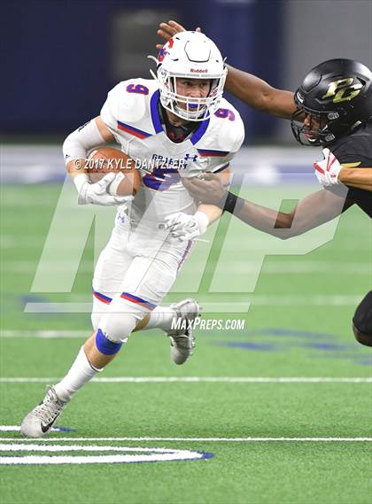 Thumbnail 2 in Graham vs. Pleasant Grove (UIL 4A Divison 2 Semifinal) photogallery.