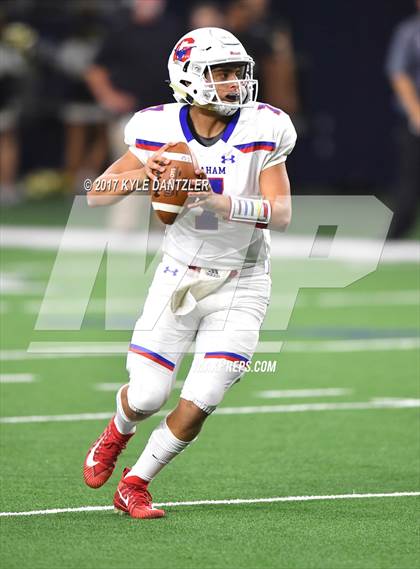 Thumbnail 1 in Graham vs. Pleasant Grove (UIL 4A Divison 2 Semifinal) photogallery.