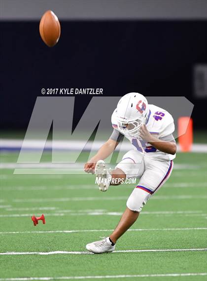 Thumbnail 2 in Graham vs. Pleasant Grove (UIL 4A Divison 2 Semifinal) photogallery.