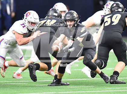 Thumbnail 1 in Graham vs. Pleasant Grove (UIL 4A Divison 2 Semifinal) photogallery.