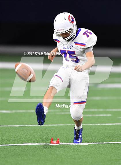 Thumbnail 1 in Graham vs. Pleasant Grove (UIL 4A Divison 2 Semifinal) photogallery.