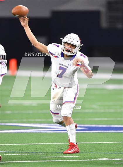 Thumbnail 3 in Graham vs. Pleasant Grove (UIL 4A Divison 2 Semifinal) photogallery.