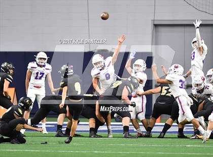 Thumbnail 2 in Graham vs. Pleasant Grove (UIL 4A Divison 2 Semifinal) photogallery.
