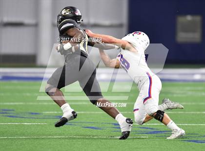 Thumbnail 1 in Graham vs. Pleasant Grove (UIL 4A Divison 2 Semifinal) photogallery.