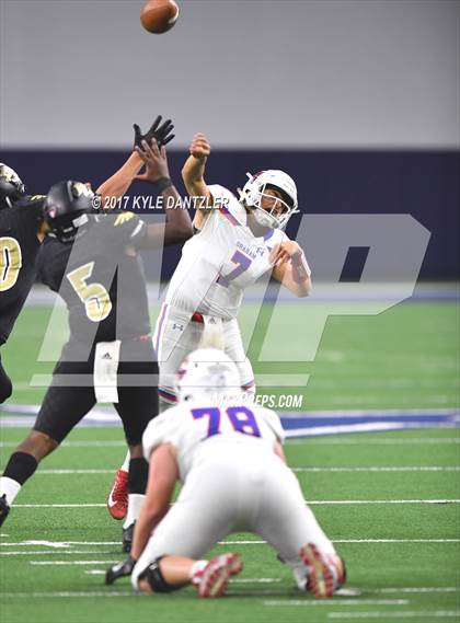 Thumbnail 3 in Graham vs. Pleasant Grove (UIL 4A Divison 2 Semifinal) photogallery.