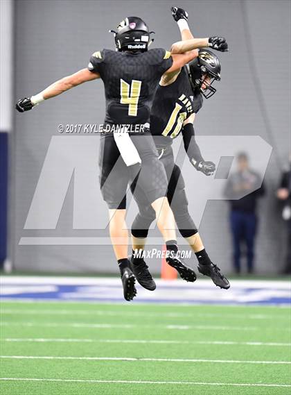 Thumbnail 3 in Graham vs. Pleasant Grove (UIL 4A Divison 2 Semifinal) photogallery.