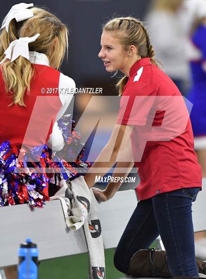 Thumbnail 1 in Graham vs. Pleasant Grove (UIL 4A Divison 2 Semifinal) photogallery.