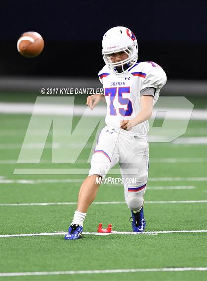 Thumbnail 2 in Graham vs. Pleasant Grove (UIL 4A Divison 2 Semifinal) photogallery.