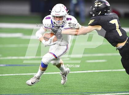 Thumbnail 3 in Graham vs. Pleasant Grove (UIL 4A Divison 2 Semifinal) photogallery.