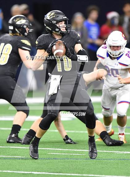 Thumbnail 3 in Graham vs. Pleasant Grove (UIL 4A Divison 2 Semifinal) photogallery.