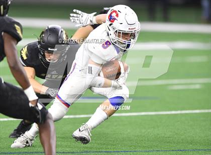 Thumbnail 2 in Graham vs. Pleasant Grove (UIL 4A Divison 2 Semifinal) photogallery.