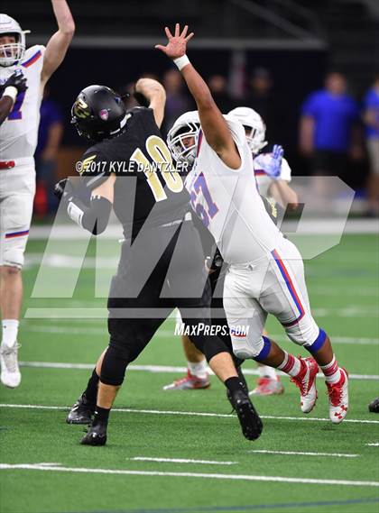 Thumbnail 2 in Graham vs. Pleasant Grove (UIL 4A Divison 2 Semifinal) photogallery.