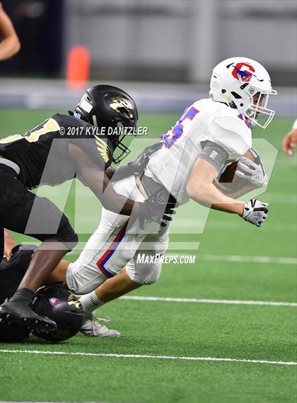 Thumbnail 3 in Graham vs. Pleasant Grove (UIL 4A Divison 2 Semifinal) photogallery.