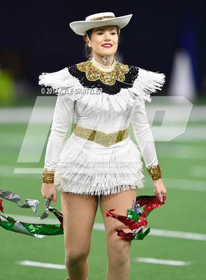 Thumbnail 3 in Graham vs. Pleasant Grove (UIL 4A Divison 2 Semifinal) photogallery.