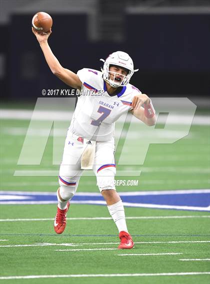 Thumbnail 3 in Graham vs. Pleasant Grove (UIL 4A Divison 2 Semifinal) photogallery.