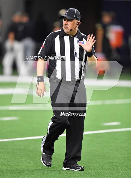 Thumbnail 1 in Graham vs. Pleasant Grove (UIL 4A Divison 2 Semifinal) photogallery.