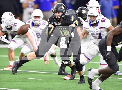 Thumbnail 1 in Graham vs. Pleasant Grove (UIL 4A Divison 2 Semifinal) photogallery.