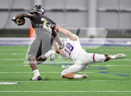 Thumbnail 3 in Graham vs. Pleasant Grove (UIL 4A Divison 2 Semifinal) photogallery.